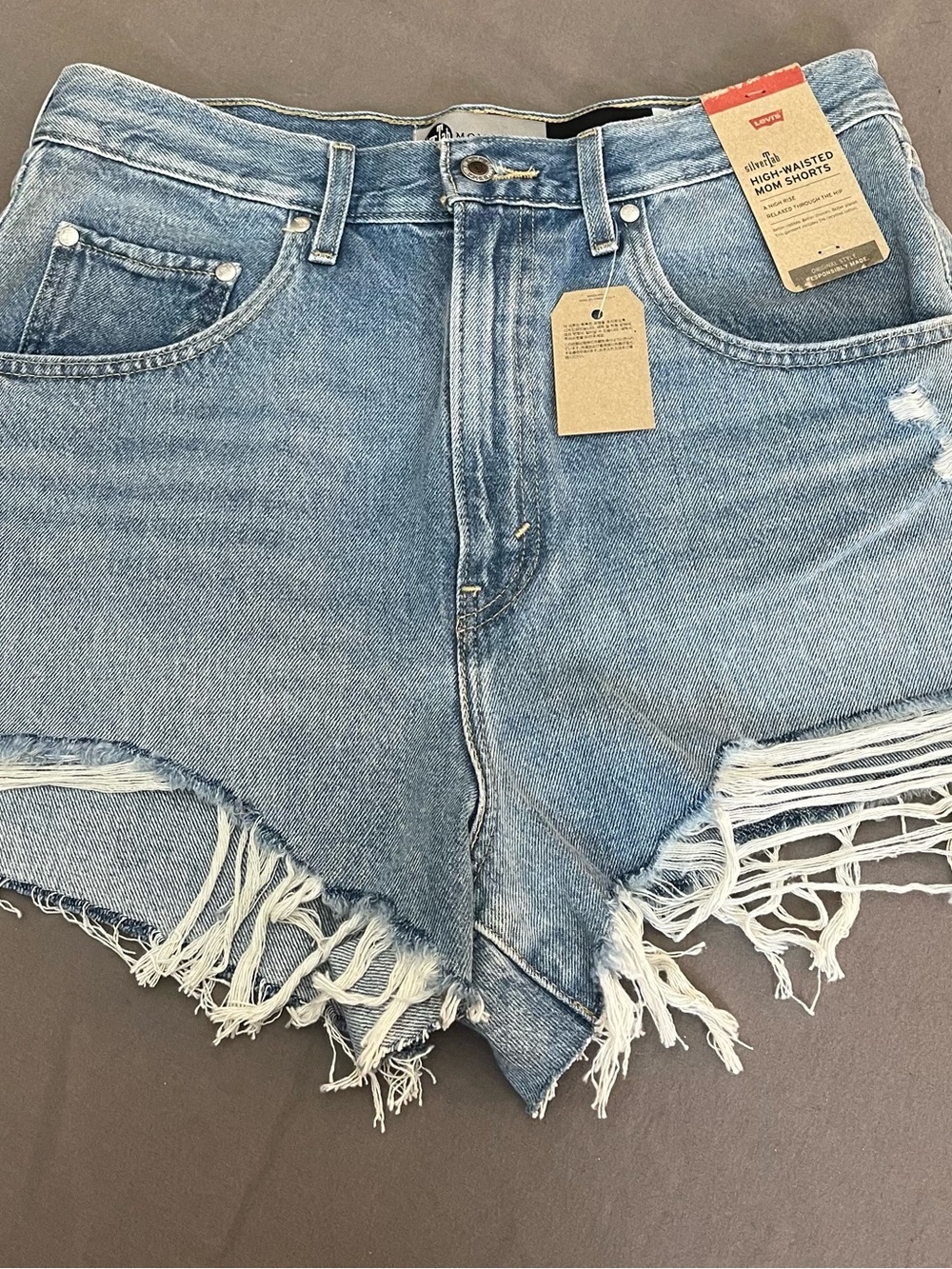 NWT Levi’s SilverTab High-Waisted Mom Shorts Women’s Size 31” Waist 3” Inseam